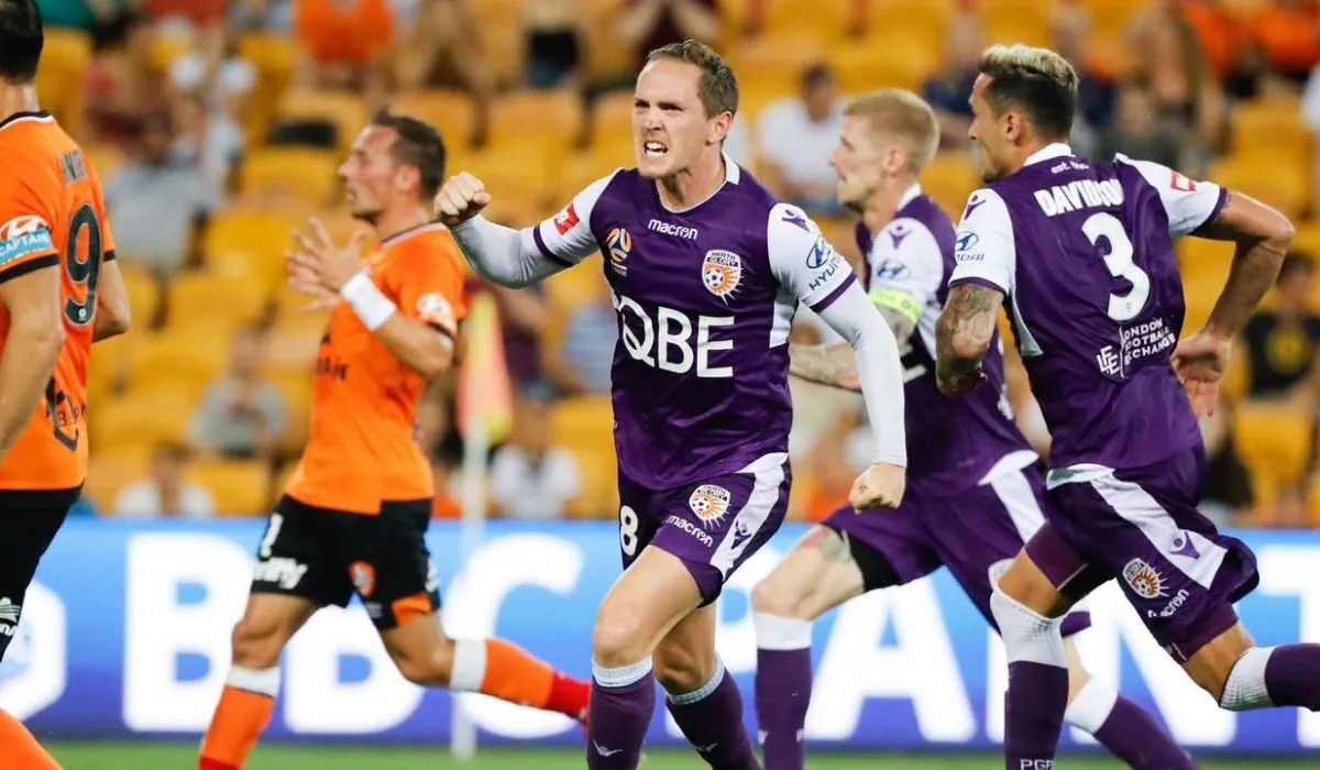 doi-hinh-cau-lac-bo-bong-da-brisbane-roar-gap-perth-glory-0